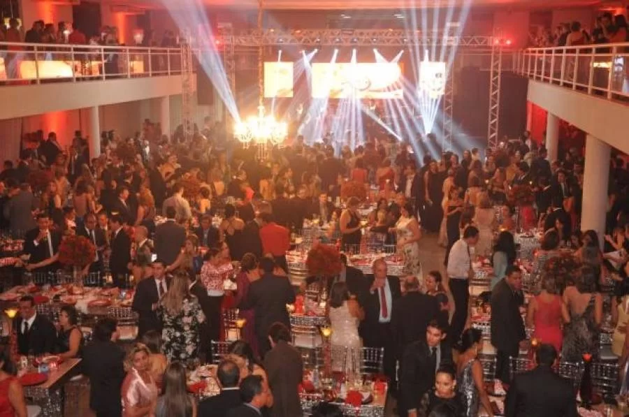 Luxuoso Baile de advogados termina com barraco, arremesso de cadeira e troca de socos; veja o que diz a OAB