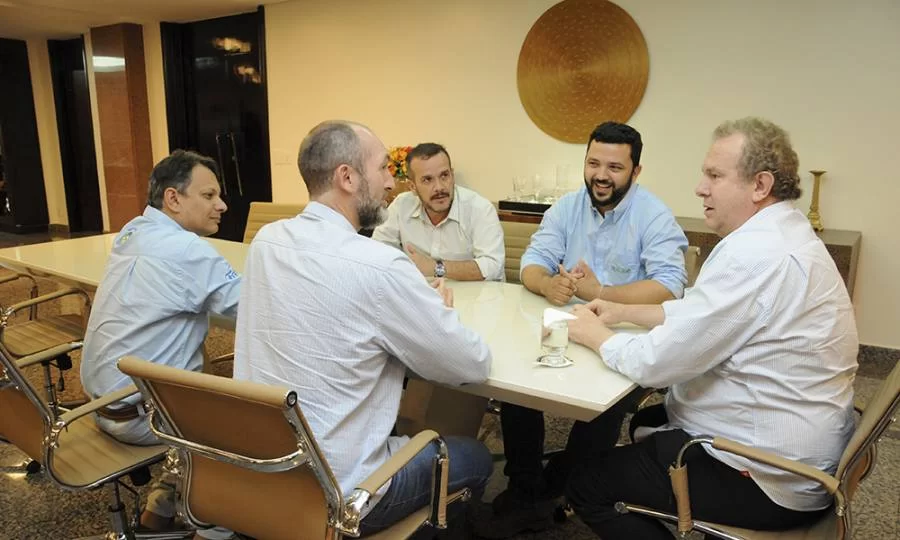 Mauro Carlesse recebe empresÃÂ¡rios interessados em investir no Estado