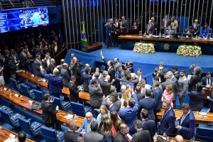 Senado aprova Medida Provisória que reajusta salário mínimo para R$ 1.320 e amplia faixa de isenção do Imposto de Renda