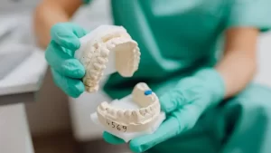 O que é prótese dentária? dentista explica principais funções, indicações, características e objetivos