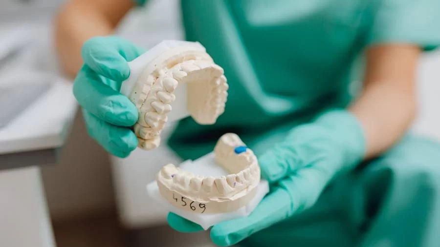 O que é prótese dentária? dentista explica principais funções, indicações, características e objetivos