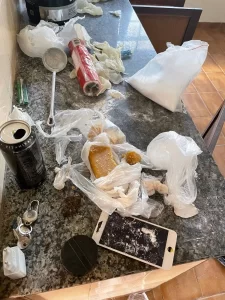 Polícia Civil estoura laboratório para refino de entorpecentes e prende foragido da justiça