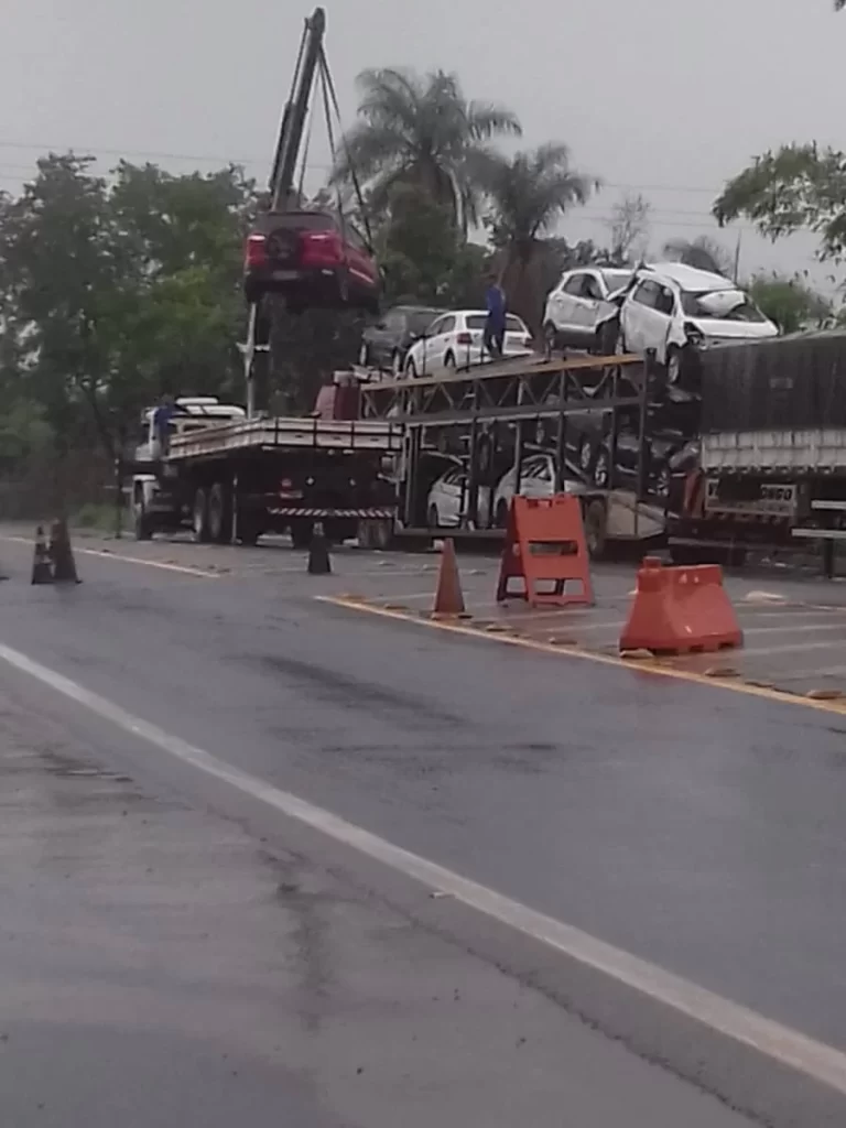 PRF de GuaraÃÂ­ recupera veÃÂ­culo roubado em Porto Alegre