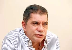 Carlos Amastha diz no seu microblog Twitter que retomarÃÂ¡ rotina empresarial e afirma "perdi muito dinheiro na polÃÂ­tica", apÃÂ³s retorno