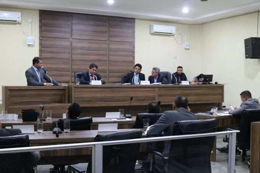 Vereadores usam tribuna para defender candidatos a presidÃªncia e causam tumulto na sessÃÂ£o desta segunda feira