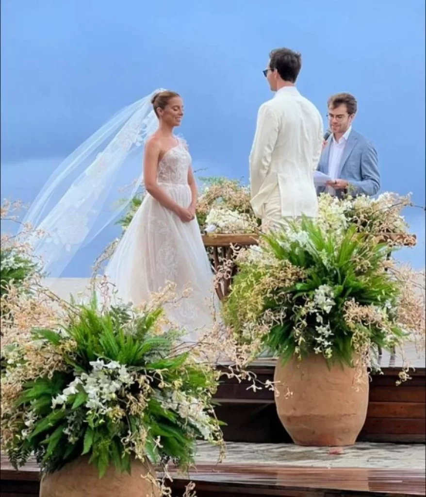 Como foi o casório do bilionário Henrique Dubugras e da engenheira de software Laura Fiuza, em Noronha