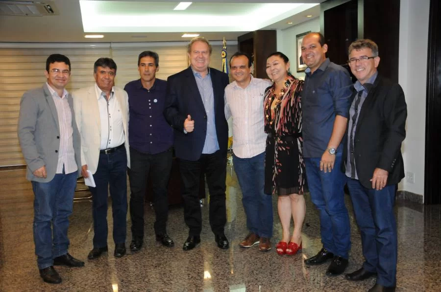 Governador discute manutenÃÂ§ÃÂ£o de estradas vicinais com prefeitos do ConsÃÂ³rcio Intermunicipal Lago