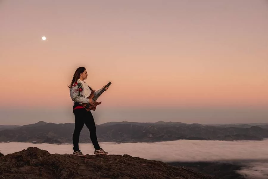 Medicina e Música: conheça a cantora e compositora Marta Maria