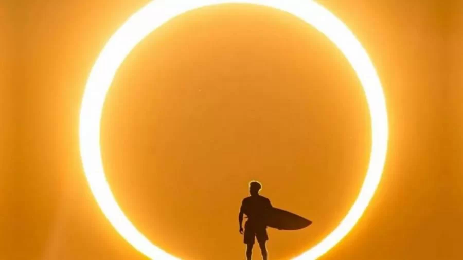 Ãtalo Ferreira posa para foto inédita durante eclipse solar