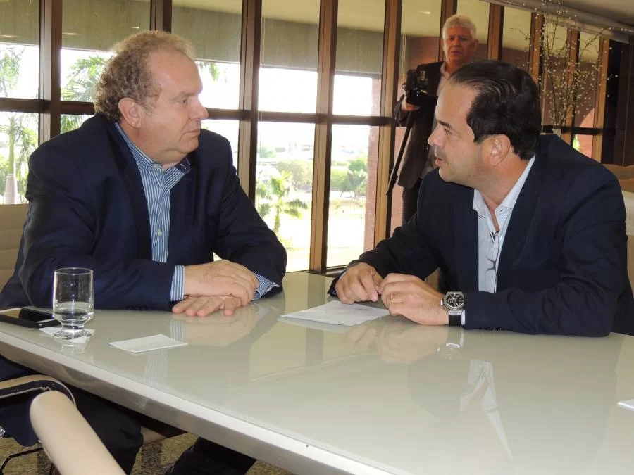 Roberto Pires faz visita institucional ao governador reeleito Mauro Carlesse