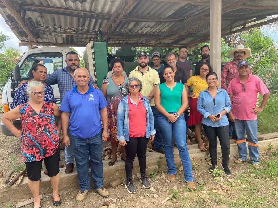 Entrega de equipamentos para a implantação da Casa de Farinha beneficia agricultores em Colinas do Tocantins