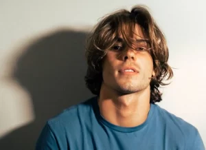 Lucca Piccon comemora papel em série com postagem em suas redes sociais