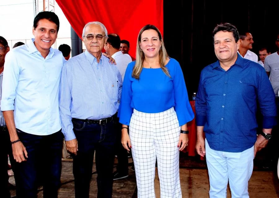 Deputado Osires Damaso participa do Desfile CÃÂ­vico em comemoraÃÂ§ÃÂ£o ao AniversÃÂ¡rio de 55 anos de ParaÃÂ­so do Tocantins