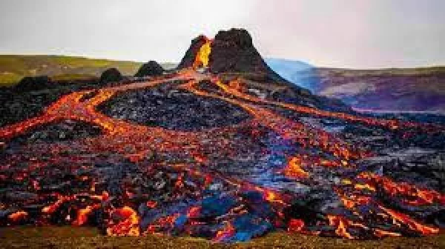 IslÃ¢ndia evacua cidade que sofreu mais de 500 sismos nas últimas horas; erupção vulcÃ¢nica está iminente