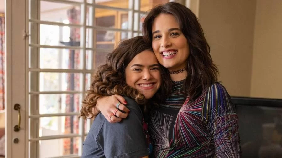 Atriz Amanda Azevedo de De Volta aos 15, dá spoiler em suas redes sobre a 3ª temporada