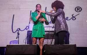 No mÃªs da ConsciÃªncia Negra Adriana Bombom participou em São Paulo de evento de Beleza para mulher Preta