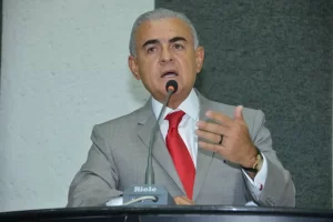 Paulo MourÃÂ£o defende o estado democrÃÂ¡tico de direito e afirma que Haddad tem as melhores propostas