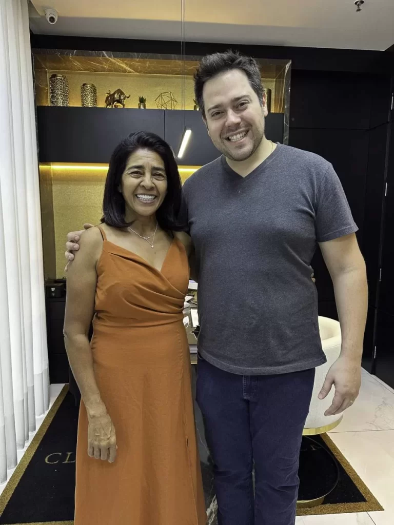 Influencer da roça investe R$ 80 mil em novo sorriso com Dr Paulo Antonioli