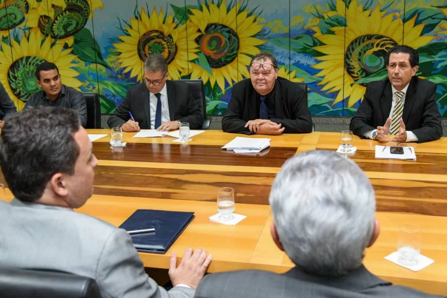 Reunidos o Procurador JosÃÂ© Omar e os deputados JosÃÂ© BonifÃÂ¡cio e Paulo MourÃÂ£o discute LDO na Assembleia Legislativa