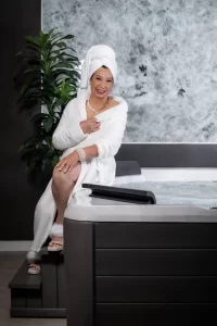 Adri Tolardo participa do Calendário Solidário da Maturidade RS