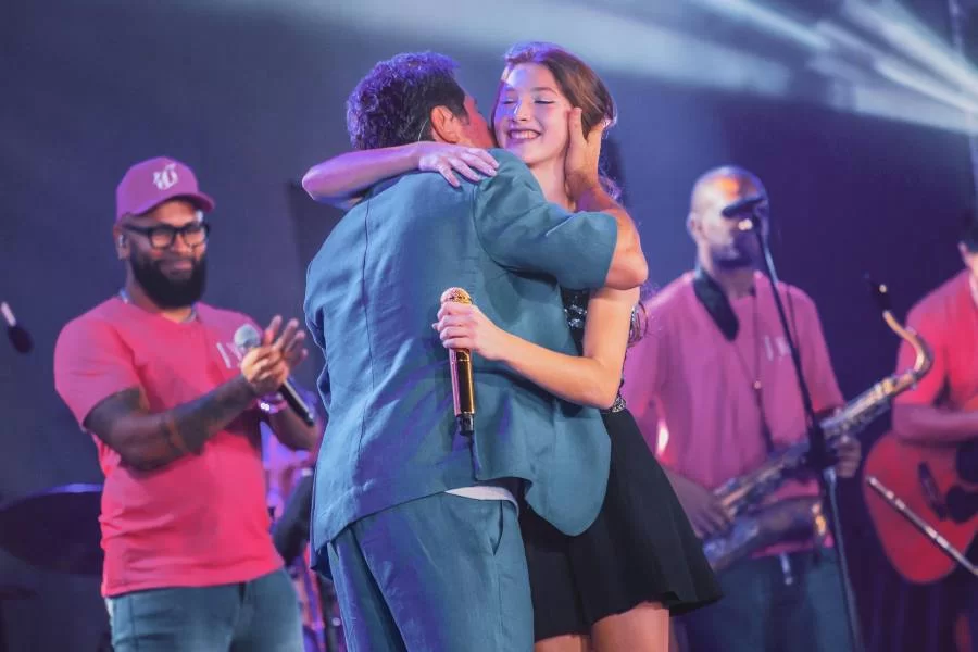 Em segundo dia de navio, Daniel faz show especial com repertório de Roberto Carlos