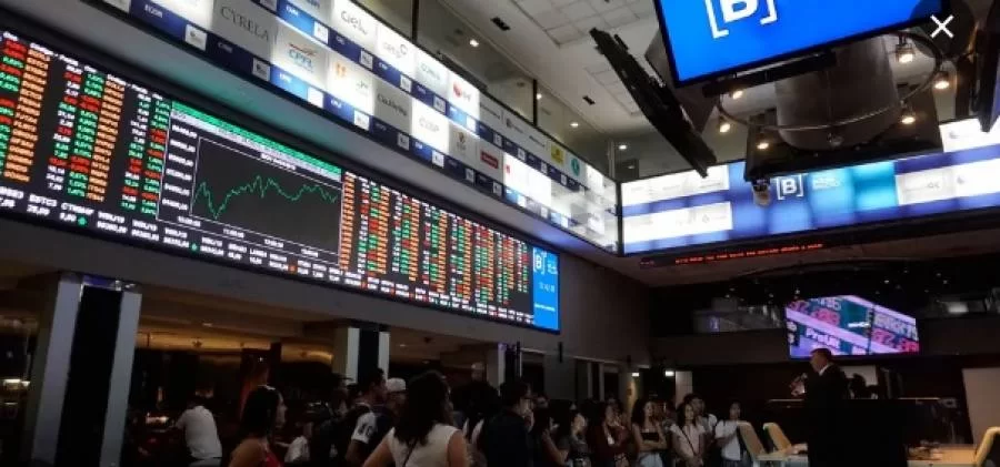 Petróleo fecha em alta nas Bolsas de Valores, com fraqueza do dólar e expectativas de cortes de juros e demais taxas de BCs