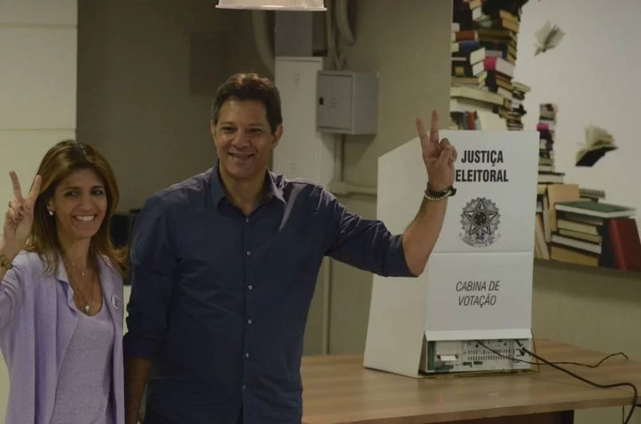 Haddad vota em escola de SÃÂ£o Paulo e aguardarÃÂ¡ resultado em um hotel da cidade