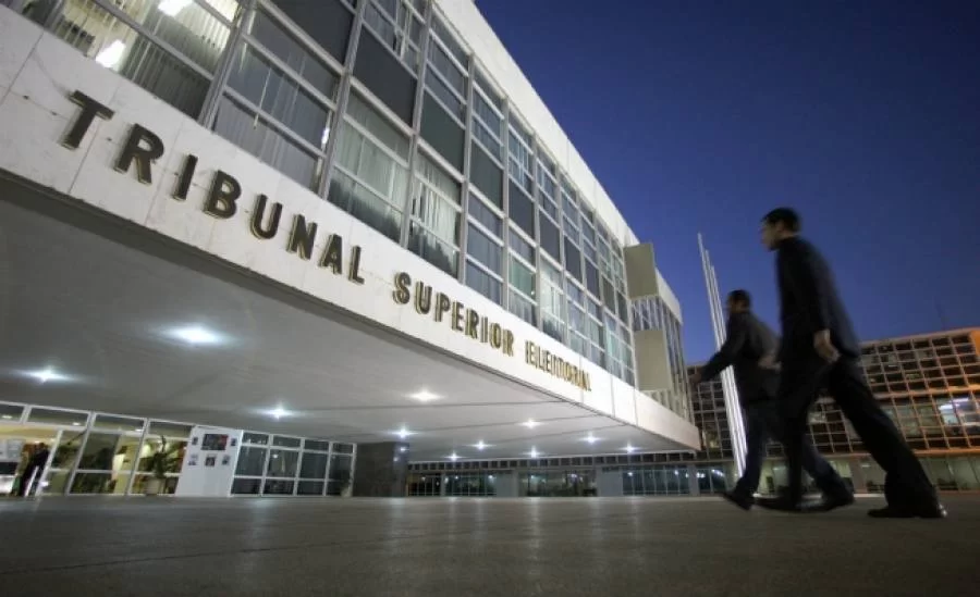 Em instantes painÃÂ©is do cofre do Tribunal Superior Eleitoral serÃÂ£o abertos