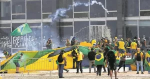 Um ano após atos em Brasília, democracia segue mais forte