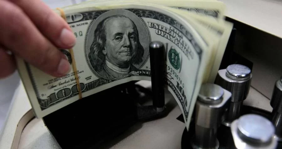 Mercado financeiro: dólar em foco diante de expectativas de afrouxamento monetário nos Estados Unidos