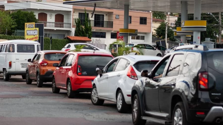 Gasolina inicia 2024 0,35% mais barata, acompanhada do etanol, que recuou 2,43% nos postos, aponta pesquisa