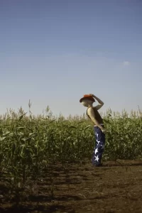 Jão lança clipe de 'ALINHAMENTO MILENAR'