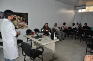 Palestra e aplicativo ajudam  profissionais da saÃÂºde ao atendimento a pacientes com AVC