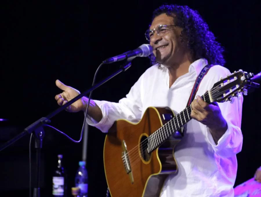 Em recuperação de AVC, cantor e compositor Genésio Tocantins mostra emoção ao ser visitado por familiares e amigos