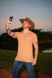 Gustavo Tubarão revela em novo livro como se curou da depressão