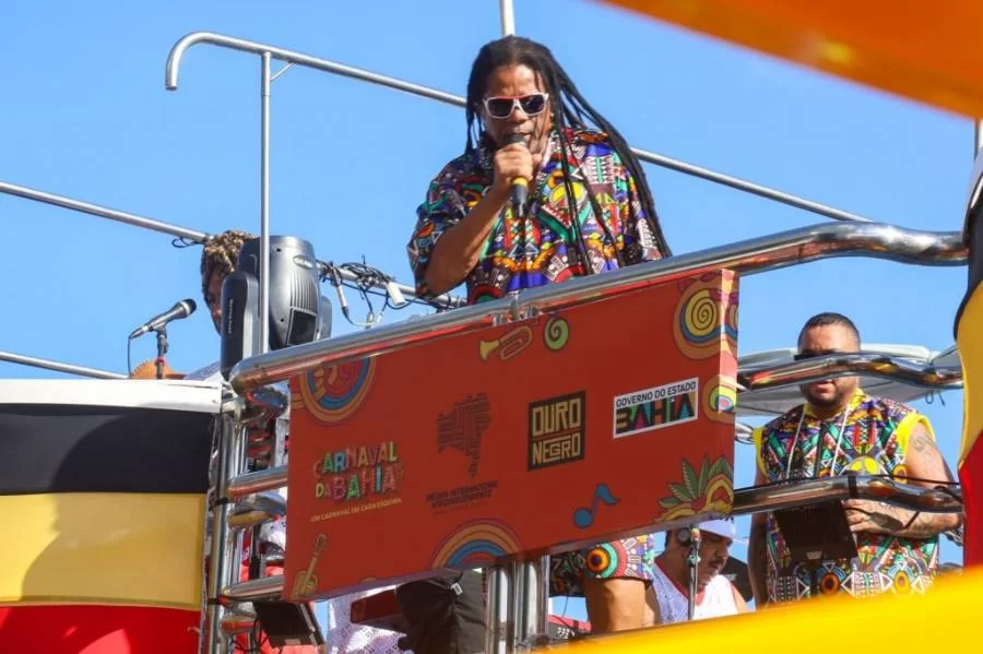 Fundador e cantor da Banda Olodum, Lazinho, fala com exclusividade ao DT sobre carreira