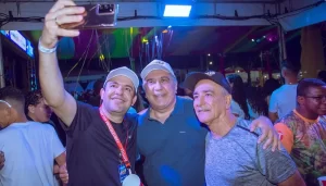 Vice-governador Laurez Moreira marca presença na 3ª noite do carnaval de Dianópolis