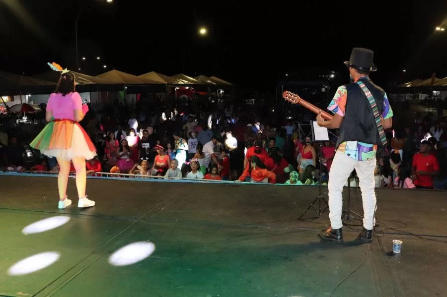 Swing da Bahia, bandas regionais e matinÃª infantil animam o domingo de carnaval em Porto Nacional