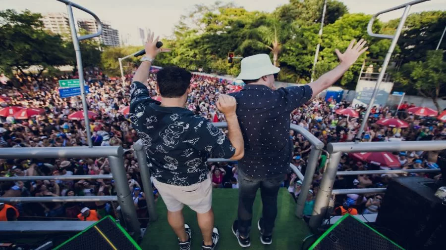 João Bosco e Vinicius reúnem milhares de pessoas no Bloco "Villa Country Pinga Ni Mim" em São Paulo