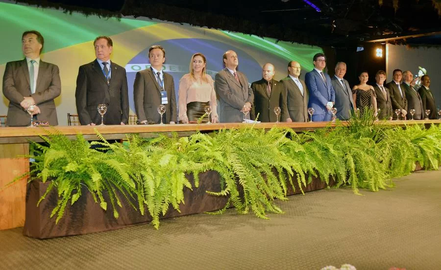 Luana representa presidentes das assembleias do Brasil na abertura da Unale