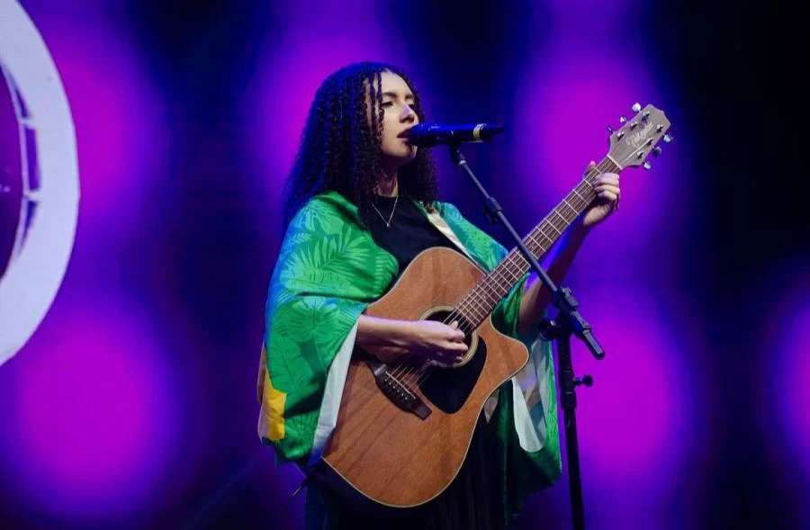Cantora cristã impacta jurados de reality show com canção reflexiva sobre o "Evangelho Fariseu"