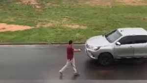 Policial civil do DF é flagrado atirando contra motorista de caminhonete em condomínio de luxo, em Araguaína