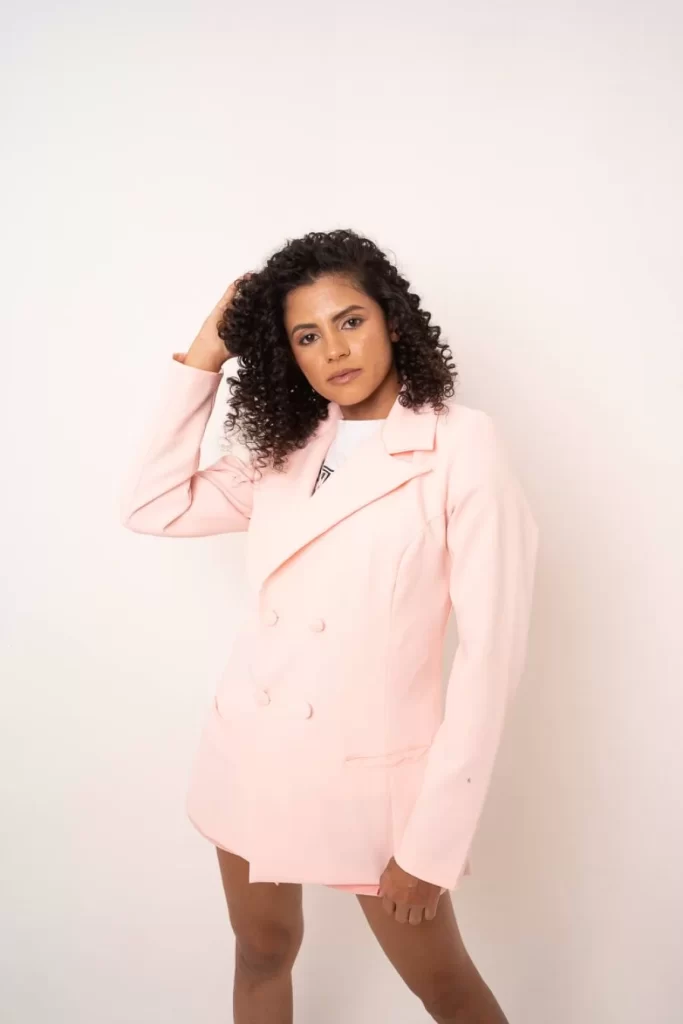 Alessandra Araújo vence o People's Choice Awards 2024 como Influencer do Ano Brasil