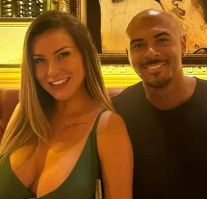 Andressa Urach comemora primeiro mÃªs de namoro com produtor de conteúdo adulto