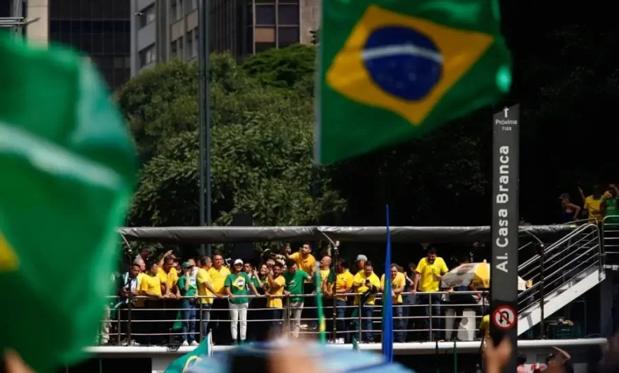 Bolsonaro discursa na Avenida Paulista: pedidos de anistia e defesa contra acusações