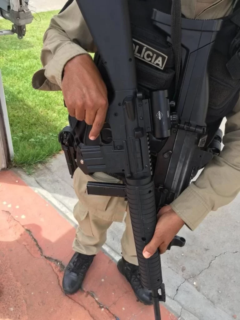 MÃÂ©dico usa arma de brinquedo para ameaÃÂ§ar advogada  e ÃÂ© preso pela polÃÂ­cia