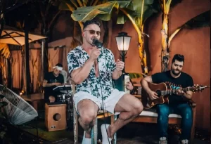 Alex Stella homenageia esposa em projeto acústico