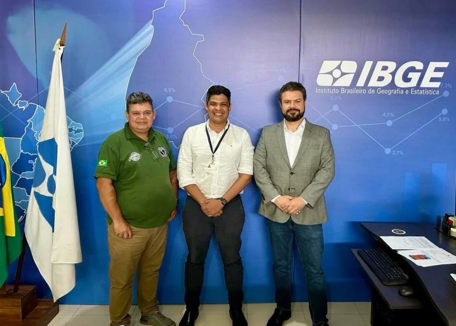 Presidente do IDTINS, Dr Marco Rocha Silva e Secretário Geral, José Rodrigues, se reúnem com superintende do IBGE, Paulo Ricardo