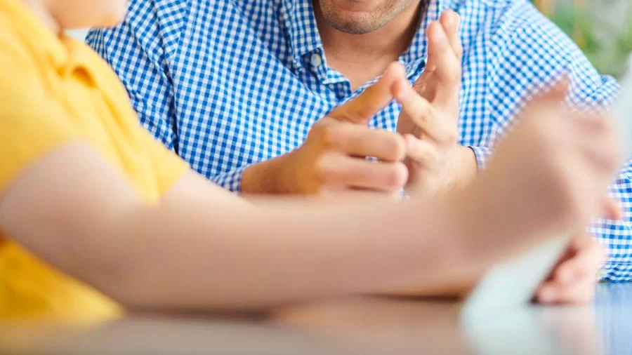 Senado pode aprovar PL que exija antecedentes criminais para profissionais que trabalham com crianças