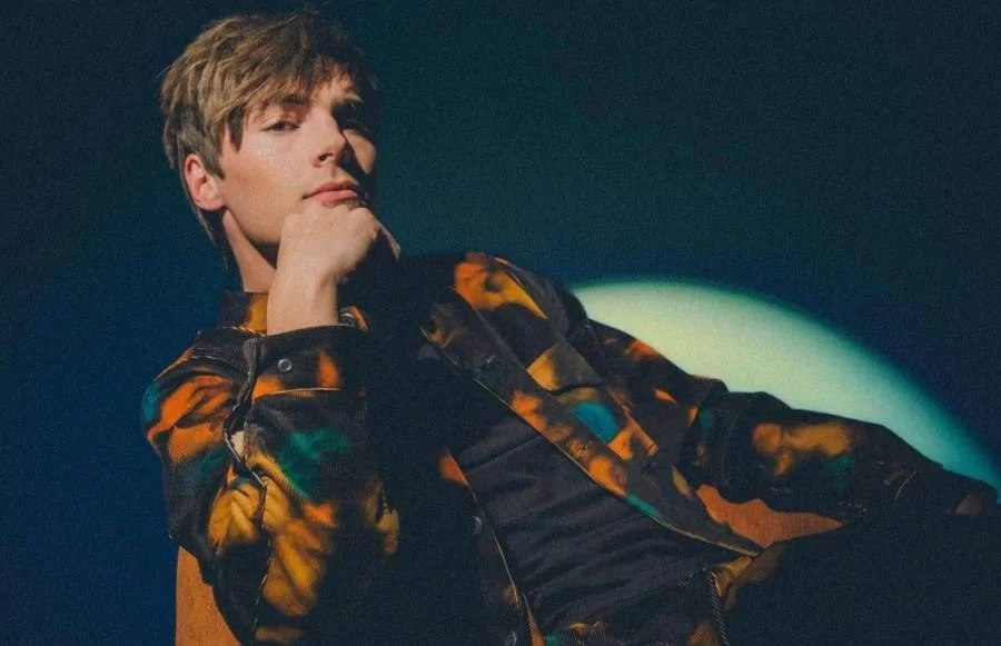 Celebridade: ator de 'Semana da minha vida' Kevin Quinn lança novo single; confira